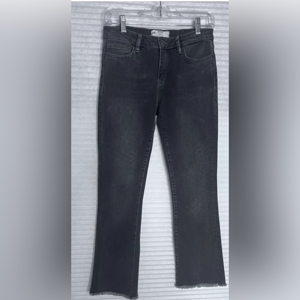 Free People Women’s Low Rise Size 27 Gray Straight Leg Raw Hem